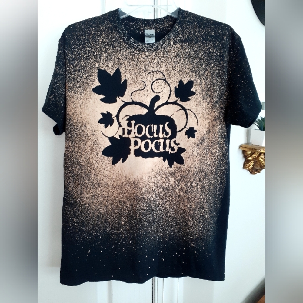 Hocus Pocus T-Shirt Size M Cool Bleach Graphics